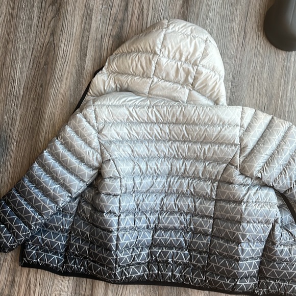 Boys XS 5/6 Brand New Condition Eddie Bauer Puffer jacket - Picture 7 of 7